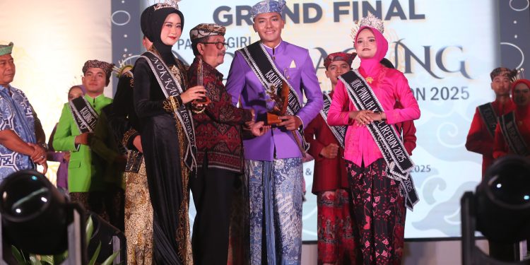 Bupati Cirebon Resmi Buka Grand Final Pasanggiri Enok dan Kacung 2025: Dorong Generasi Muda Majukan Pariwisata dan Budaya Daerah