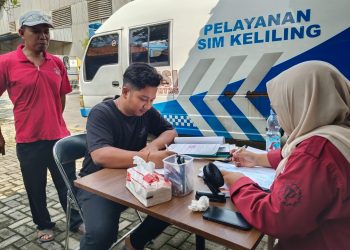 Polresta Cirebon Hadirkan Layanan SIMKAR, Mudahkan Pekerja Pabrik Urus SIM Tanpa Tinggalkan Pekerjaan
