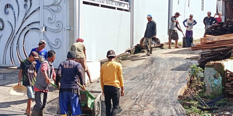 Pemdes Putat Genjot Pembangunan Jalan Lingkungan