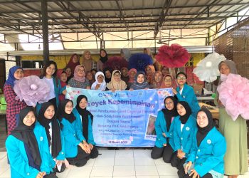 Mahasiswa PPG UGJ Gelar Pelatihan Kreatif Giant Organza Flowers dan Dragon Sauce Bersama PKK Kedungjaya Cirebon