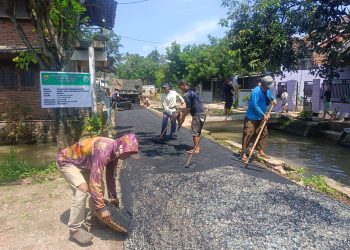 Pemdes Panongan Gelar Pembangunan Hotmix Jalan Lingkungan