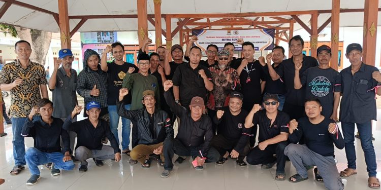 Ratusan Warga Gruduk Kantor Desa, Desak Kepolisian dan Kejaksaan Periksa Pemdes Ciawijapura