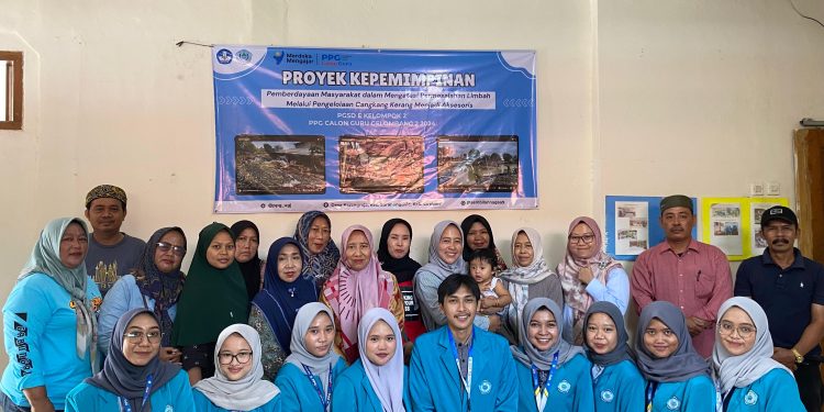 Mahasiswa PPG PGSD Universitas Swadaya Gunung Jati Berdayakan Warga Karangreja, Olah Limbah Kerang Jadi Kerajinan Tangan