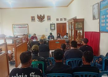 Tuntut Transparansi Keuangan Desa Dan BUMDes, Forum Warga Peduli Ciawijapura Geruduk Kantor Desa