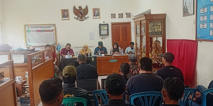 Tuntut Transparansi Keuangan Desa Dan BUMDes, Forum Warga Peduli Ciawijapura Geruduk Kantor Desa