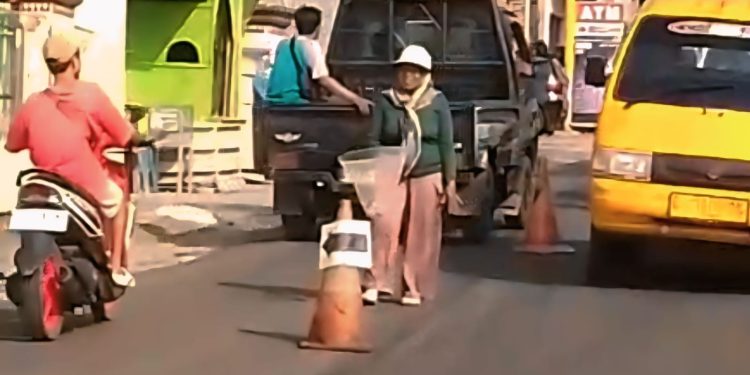 Masih Membandel, Gubernur Jawa Barat Larang Pungutan Sumbangan Di Jalan Umum
