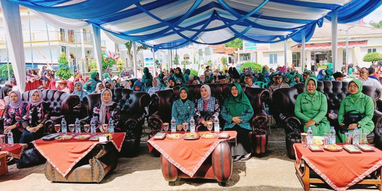 Tim Penilai TP PKK Kabupaten Cirebon Lakukan Monev TP PKK Desa Karangwuni