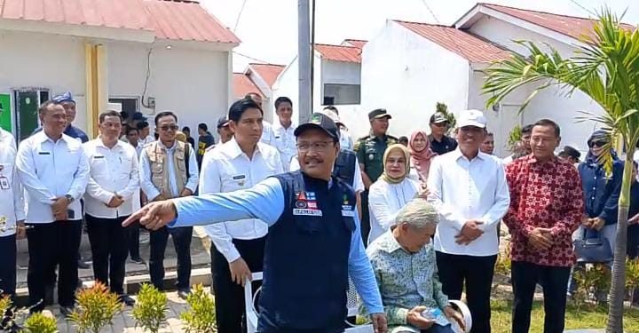 Mensos dan Wamensos Kunjungi Pembangunan Kampung Nelayan Terdampak Rob di Indramayu
