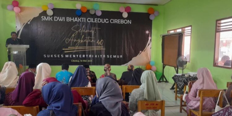 Khidmat, SMK Dwi Bhakti Ciledug Gelar Wisuda Dan Pelepasan Siswa Tahun 2024/2025