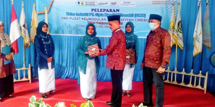 Pelepasan Siswa Kelas Industri SMK As-Salafiyah Plumbon Berlangsung Secara Sederhana