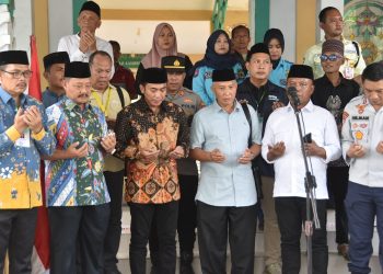 Wakil Bupati Cirebon Lepas 83 Calon Jemaah Haji, “Perjalan Haji Bukan Perjalanan Fisik, Tapi Perjalanan Hati”