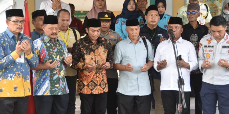 Wakil Bupati Cirebon Lepas 83 Calon Jemaah Haji, “Perjalan Haji Bukan Perjalanan Fisik, Tapi Perjalanan Hati”