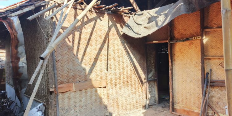 Satu Rumah Tak Layak di Blok Nagrak Sedong Kidul Roboh