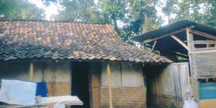 Rawan Ambruk, Rumah Lansia 75 Tahun di Desa Munjul Perlu Perhatian Serius