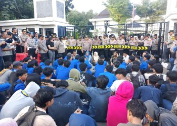 PMII Indramayu Unras di Depan Gedung DPRD, Kritisi Masalah Perda
