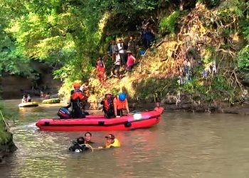 Di Kedalaman 4,5 Meter, Korban Tenggelam Sungai Cimanis Di Temukan Penyelam LANAL Kota Cirebon