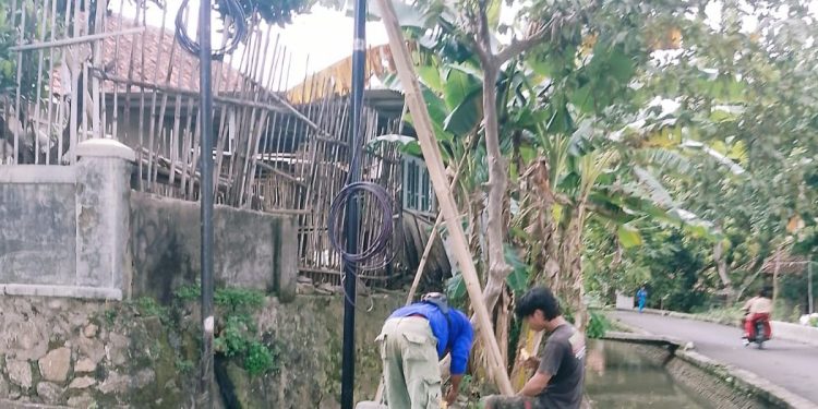 Pemasangan Jalur Kabel MyRep Di Sedong Kidul Diduga Tanpa Persetujuan Warga