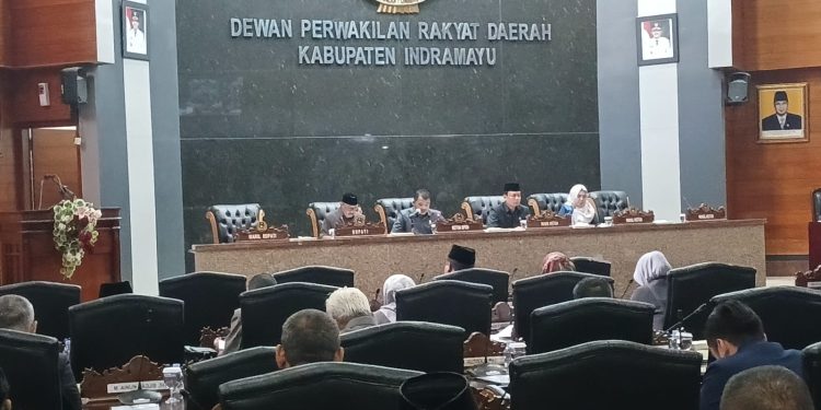 Pansus 6 DPRD Indramayu Sampaikan Raperda Pengelolaan Sampah