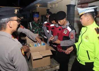Polres Indramayu Sita Puluhan Botol Miras 