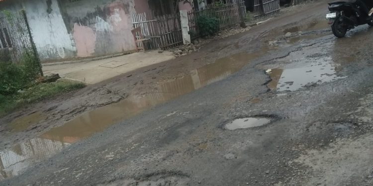 Jalan Rusak Sepanjang di Kecamatan Pabedilan Kapan Di Perbaiki?