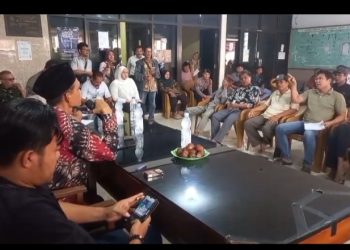 Desa Ujunggebang Bergejolak: Warga Gruduk Balai Desa, Kuwu Gagap Jawab Soal Dana Suksara!