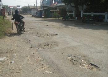 Masyarakat Kecamatan Babakan Minta Kejelasan Perbaikan Jalan Kabupaten Yang Rusak