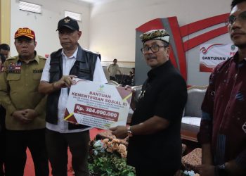 Tinjau Lokasi Longsor Gunung Kuda, Wamen Sosial Agus Jabo Sampaikan Belasungkawa dan Salurkan Bantuan