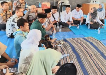 Camat Adang Suryana, Kuwu dan Keluarga Korban Ikuti Doa Bersama