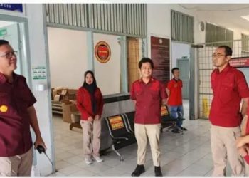 Plt Kalapas S. Hendra Budiman Tinjau Langsung Kegiatan di Poliklinik Pratama dan Posko Utama Lapas Narkotika Cirebon