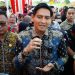 KDM dan Lucky Hakim Tinjau Pembangunan Pabrik Sepatu di Desa Cikawung