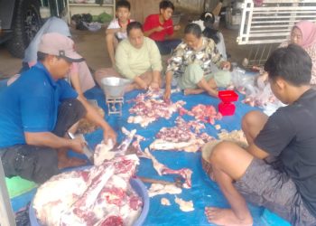 PT Azzimut Inter Modern Bagikan Hewan Qurban Ke Masyarakat 