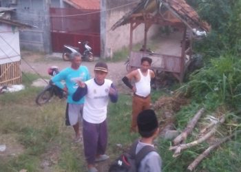 Pemdes Panggangsari Beserta Kelompok Tani Tunggak Jati Kontrol Saluran Air Pertanian
