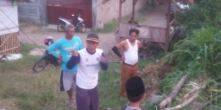 Pemdes Panggangsari Beserta Kelompok Tani Tunggak Jati Kontrol Saluran Air Pertanian
