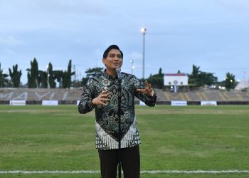 Lucky Hakim Buka Turnamen Sepak Bola Bupati Cup 2025.