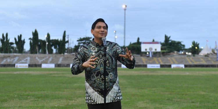 Lucky Hakim Buka Turnamen Sepak Bola Bupati Cup 2025.