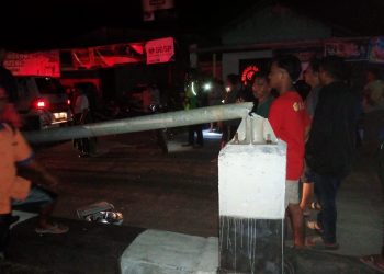 Akibat Tertimpa Tiang PJU, Pemotor di Jalan Raya Jatibarang – Indramayu Meninggal 