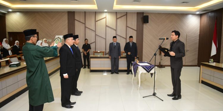 Bupati Lucky Hakim Lantik dan Ambil Sumpah 39 Pejabat