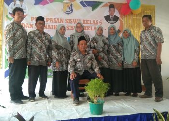 UPTD SDN 1 Curug Pelepasan sejumlah 28 lulus , siswa dan Siswi .
