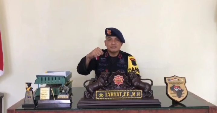 Sambut HUT RI ke-80, Brimob Ajak Warga Cirebon Kibarkan Merah Putih Sepanjang Agustus