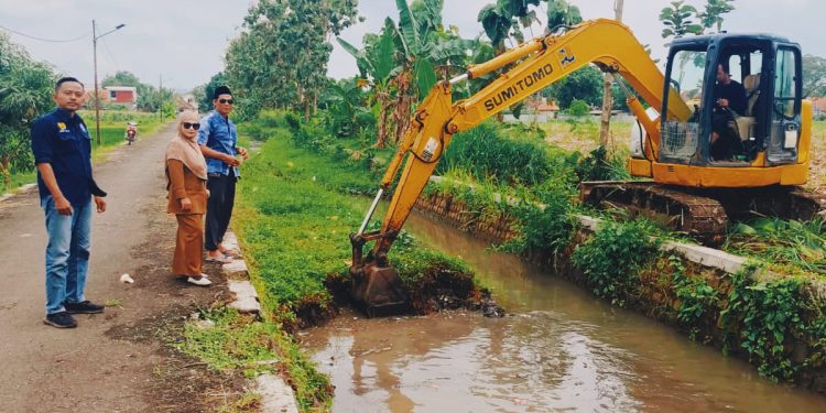 DPUPR Bersama Pemdes Kaligawe Wetan Normalisasi Pembuangan Aliran Sungai Ketos