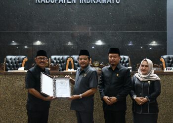 Pemkab Indramayu Serahkan Raperda LPP APBD 2024 ke DPRD