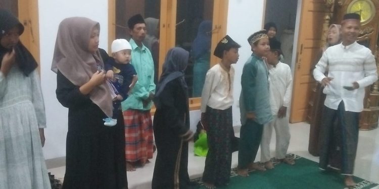 DKM Masjid Alfalah Desa Pabedilan Kaler Peringati 10 muharam 1447 H Dengan Bagikan Santunan Kepada Anak Yatim