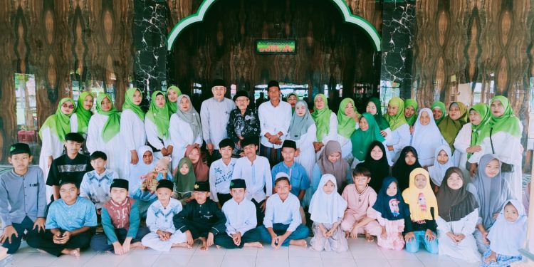 10 Muharram : Pemdes Kaligawe Wetan Dan Fatayat NU Tebar Kasih Dan Peduli Anak Yatim