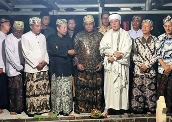 Kraton Kasepuhan Bersama DR KH Abdul Abbas Billiyachsi Hadiri Peresmian Situs Pangeran Singadipraja 