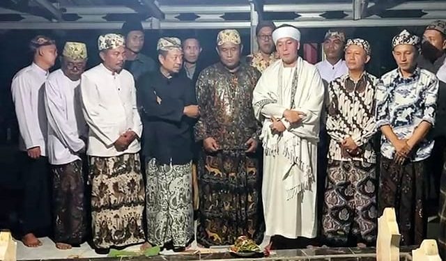 Kraton Kasepuhan Bersama DR KH Abdul Abbas Billiyachsi Hadiri Peresmian Situs Pangeran Singadipraja 