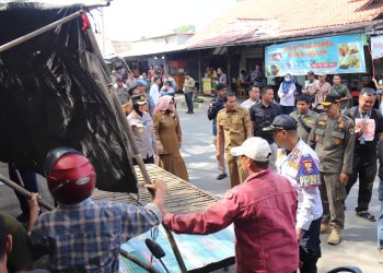 Trusmi Bersolek! Pemkab Cirebon Tertibkan Parkir Liar, Manusia Silver, dan PKL demi Wisata yang Nyaman dan Tertib