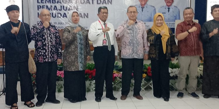 Gelar Sosialisasi Lembaga Adat Budaya 