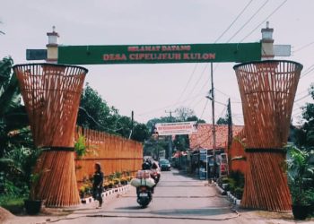 Percantik Lingkungan, Cipeujeuh Kulon Siap Jadi Desa Presisi Polresta Cirebon