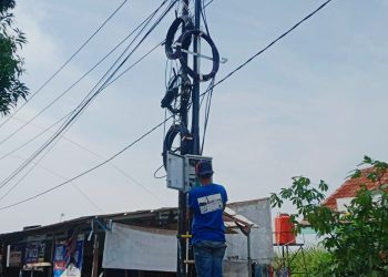 Pemasangan Tiang dan Kabel MyRepublik Di Desa Susukantonggoh Di Duga Tak Berizin