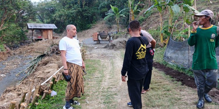 Dukung Ketahanan Pangan, Ustadz Ujang Busthomi Bangun Jalan Mandiri untuk Petani